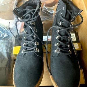 Boots black hiking or winter with heel size 8